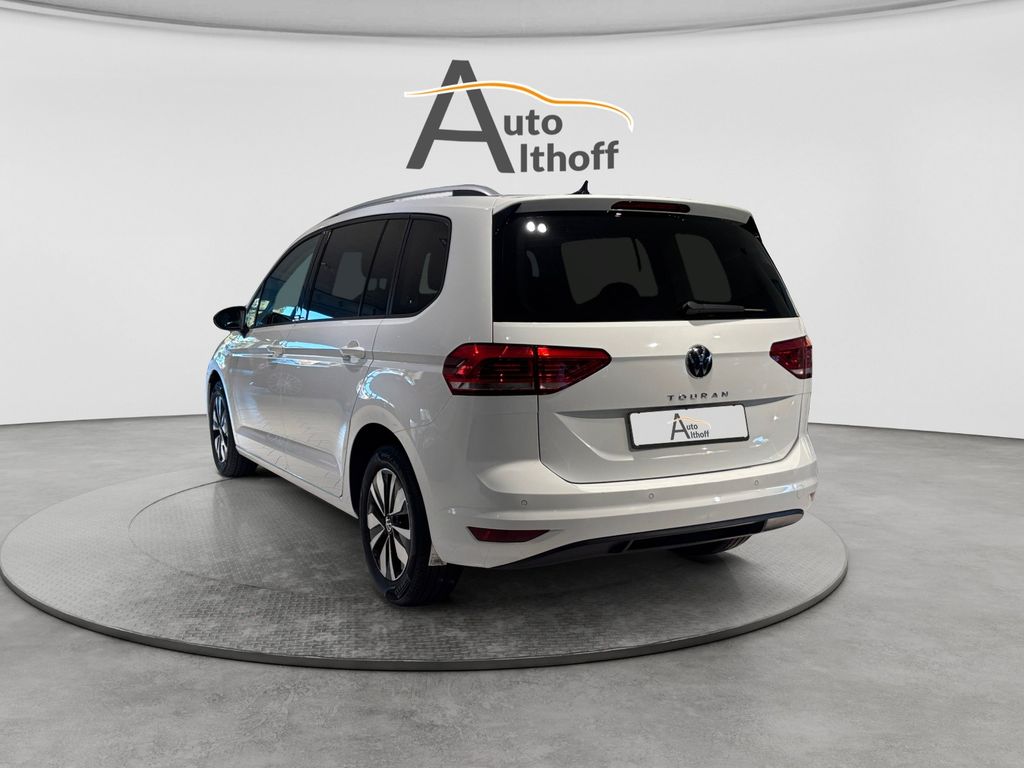 Volkswagen Touran 2023 г. Белый, пробег 42600 км