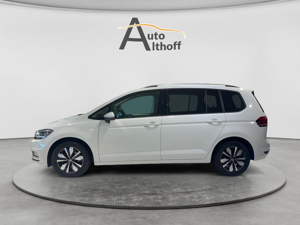 Volkswagen Touran 2023 г. Белый, пробег 42600 км