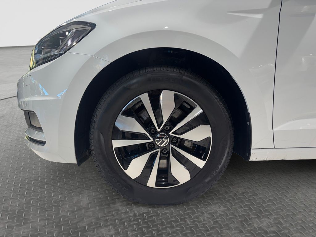 Volkswagen Touran 2023 г. Белый, пробег 42600 км