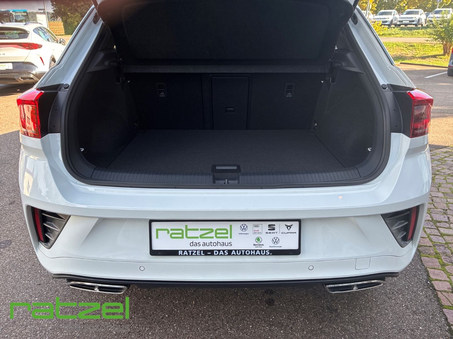 Volkswagen T-Roc 2023 г. Белый, пробег 38583 км