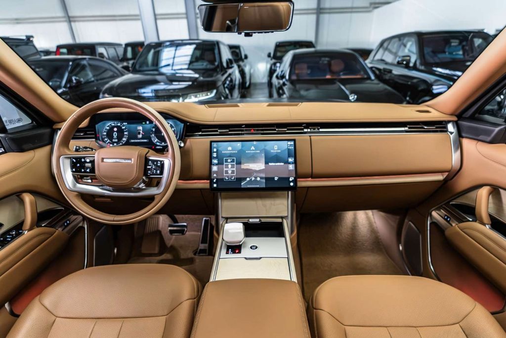 Land Rover Range Rover 2024 г. Коричневый, пробег 21290 км