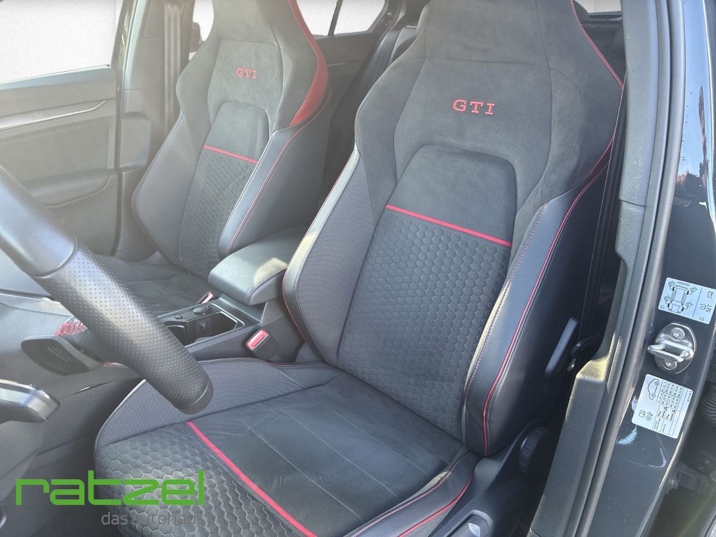 Volkswagen Golf 2024 г. Серый, пробег 21988 км