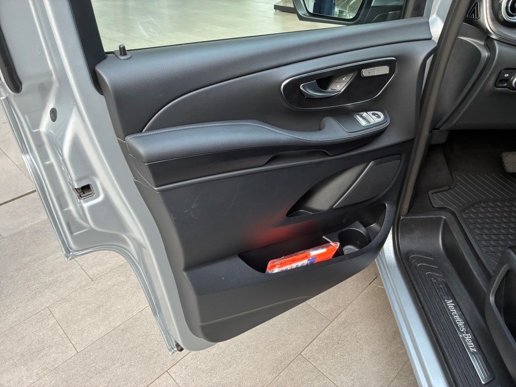 Mercedes-Benz V 300 2025 г. Серебристый, пробег 39776 км