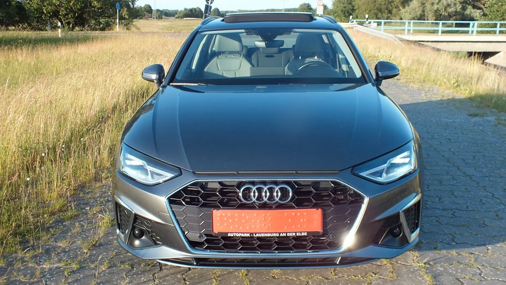 Audi A4 2022 г. Серый, пробег 35000 км