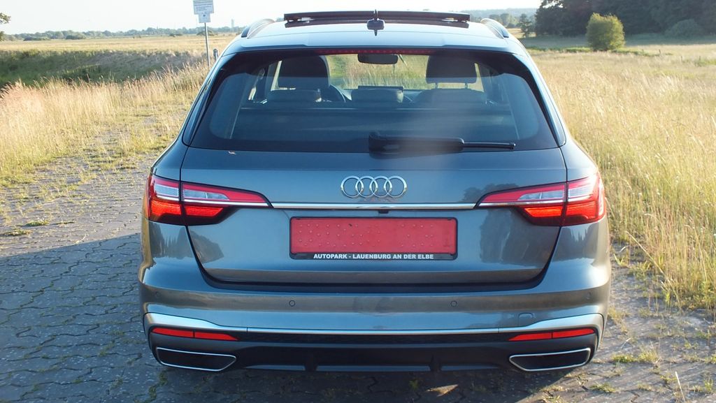 Audi A4 2022 г. Серый, пробег 35000 км