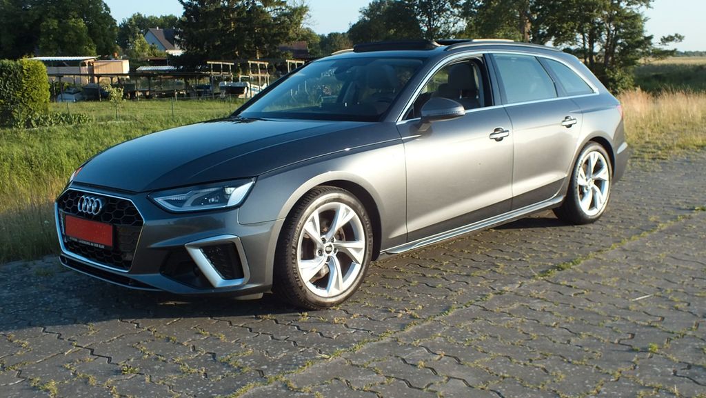 Audi A4 2022 г. Серый, пробег 35000 км
