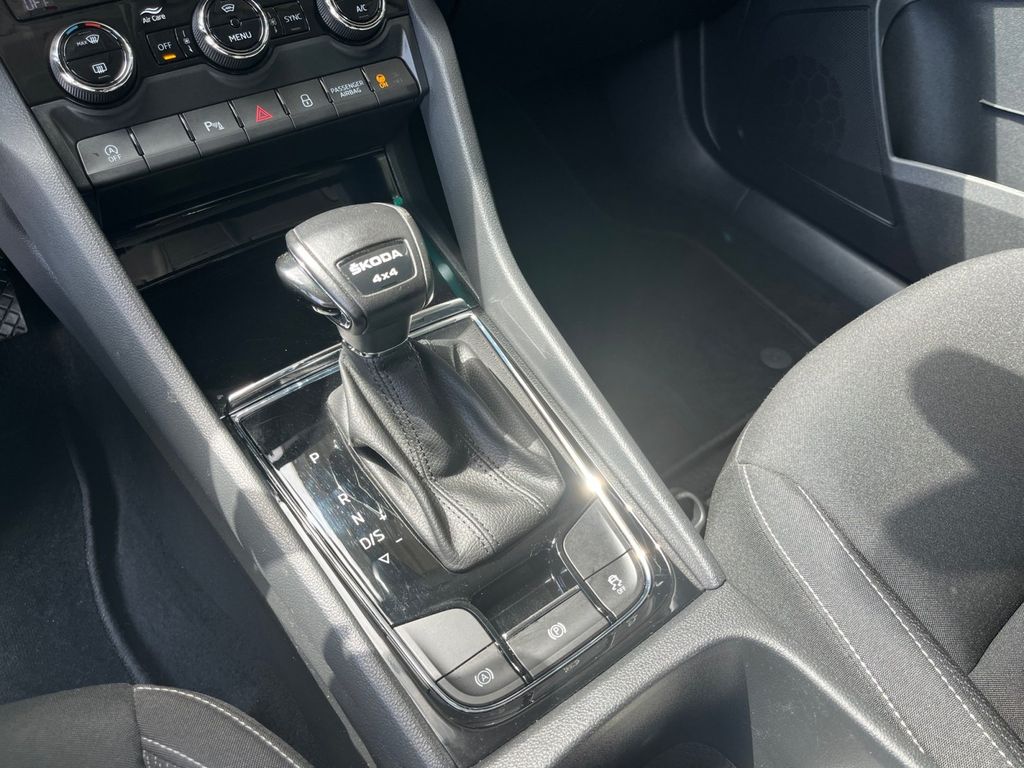 Skoda Karoq 2022 г. Серый, пробег 53611 км