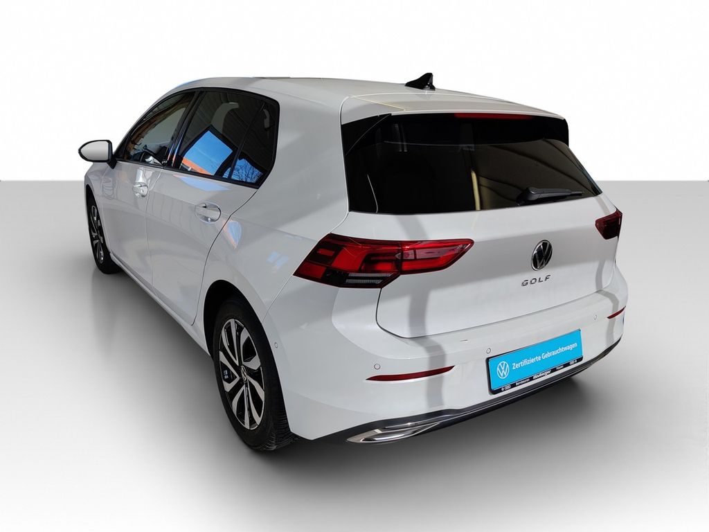Volkswagen Golf 2023 г. Белый, пробег 43100 км