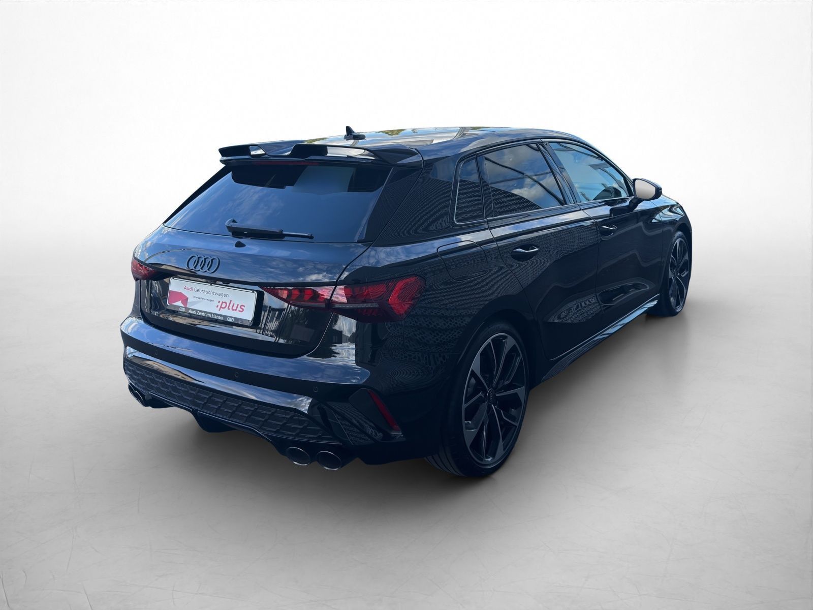 Audi S3 2026 г. Чёрный, пробег 9700 км