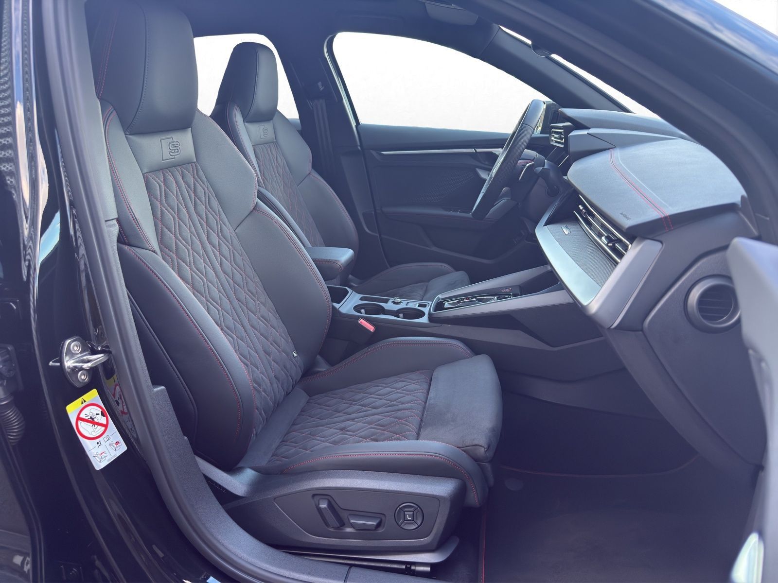 Audi S3 2026 г. Чёрный, пробег 9700 км