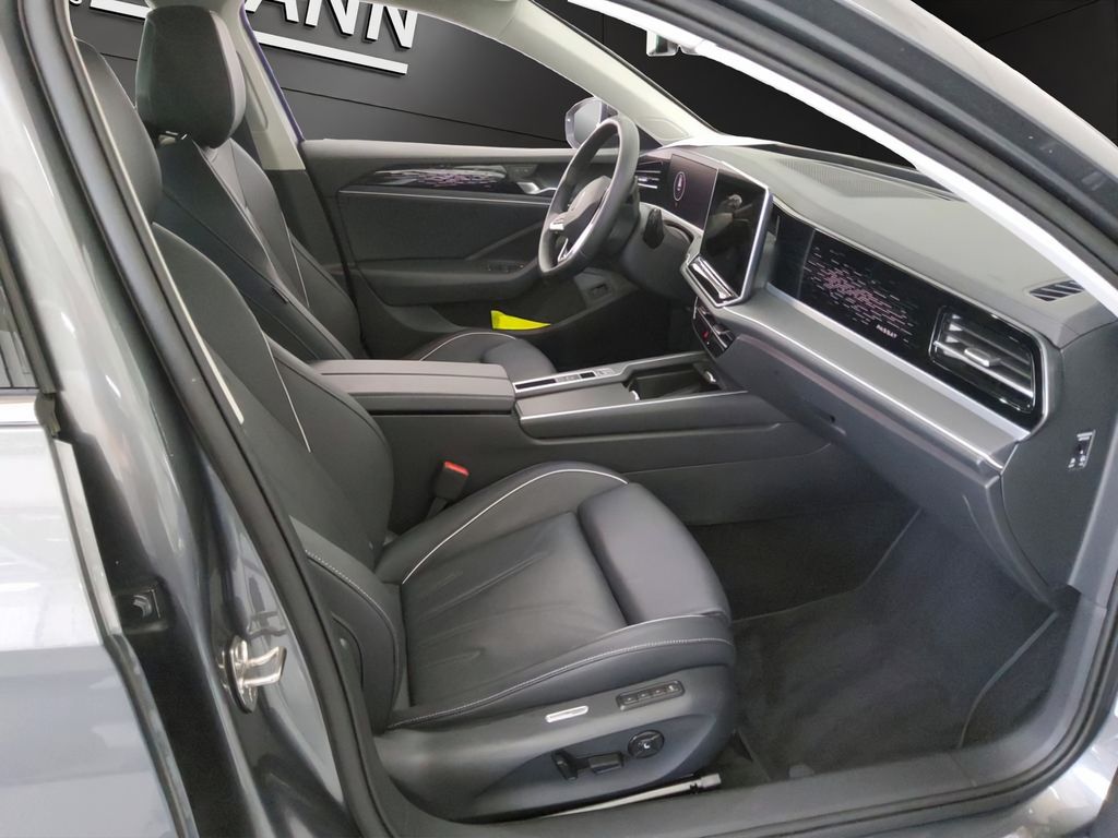 Volkswagen PASSAT VARIANT 2024 г. Серый, пробег 38069 км