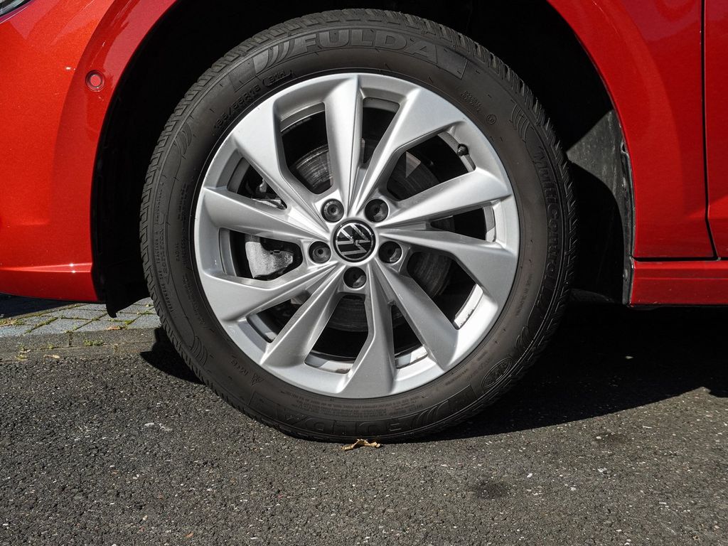 Volkswagen Polo 2024 г. Красный, пробег 34942 км