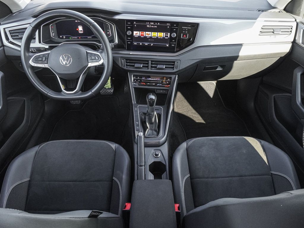 Volkswagen Polo 2024 г. Красный, пробег 34942 км