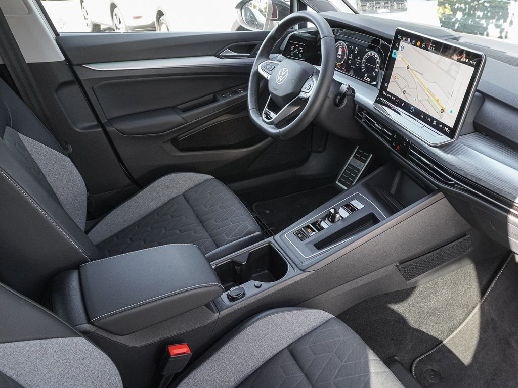 Volkswagen Golf 2026 г. Белый, пробег 26124 км