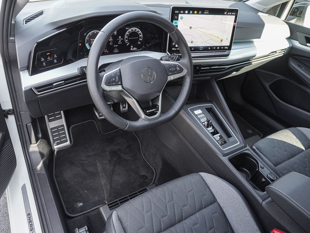 Volkswagen Golf 2026 г. Белый, пробег 26124 км