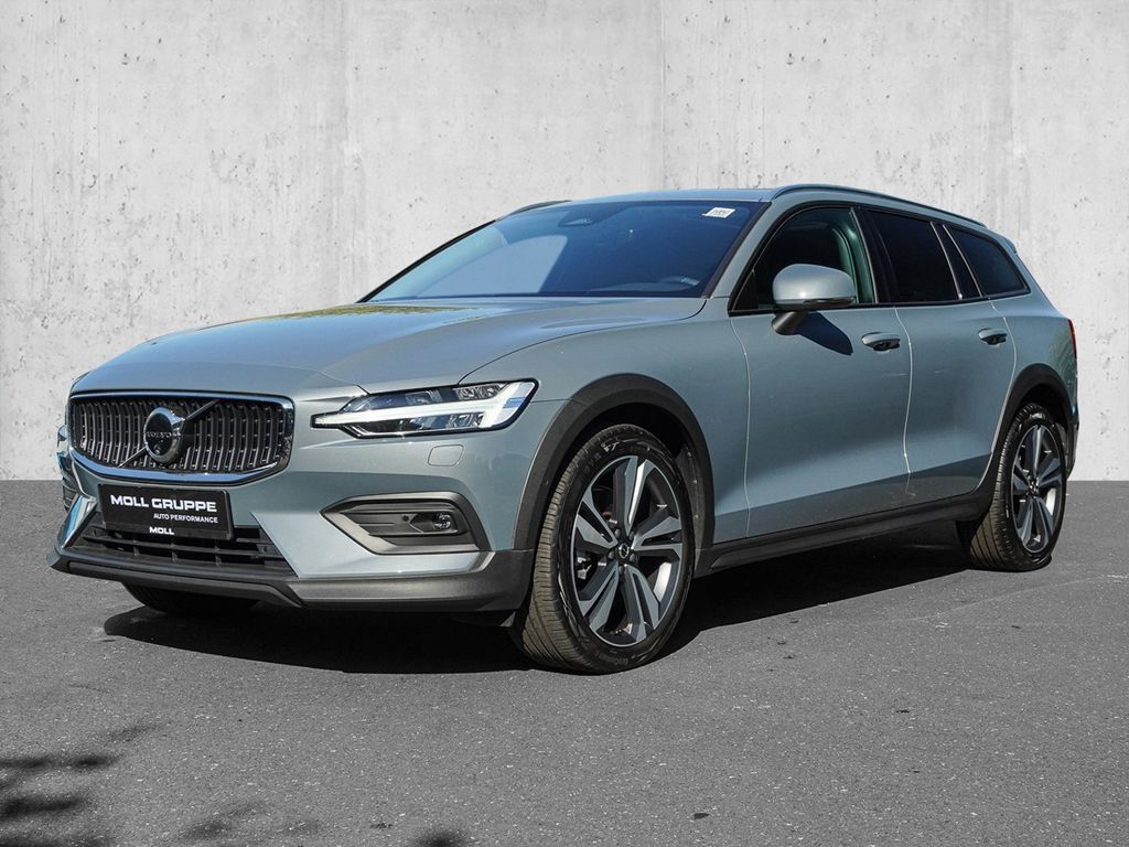 Volvo V60 Cross Country 2024 г. Серебристый, пробег 16120 км