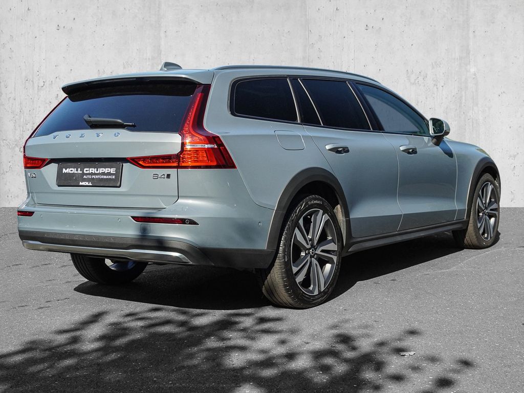 Volvo V60 Cross Country 2024 г. Серебристый, пробег 16120 км