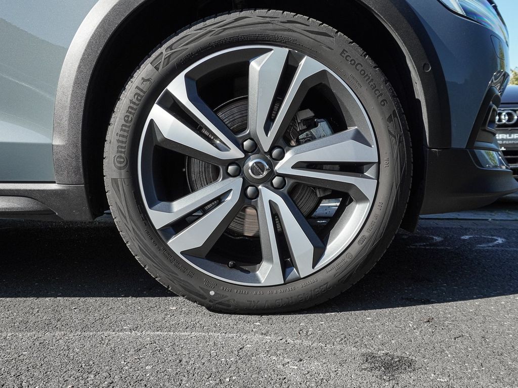 Volvo V60 Cross Country 2024 г. Серебристый, пробег 16120 км