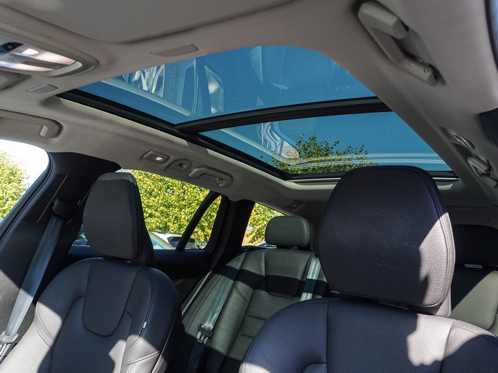 Volvo V60 Cross Country 2024 г. Серебристый, пробег 16120 км