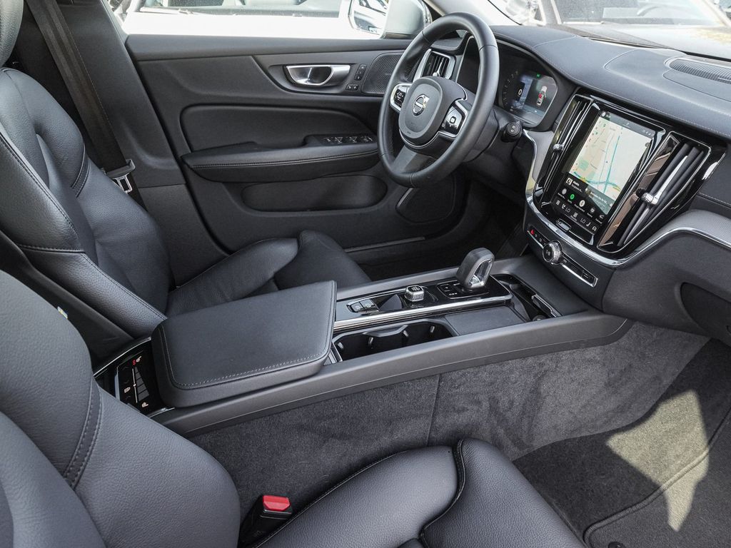 Volvo V60 Cross Country 2024 г. Серебристый, пробег 16120 км