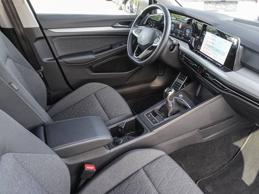 Volkswagen Golf 2024 г. Серый, пробег 27577 км