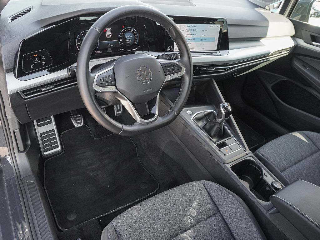 Volkswagen Golf 2024 г. Серый, пробег 27577 км
