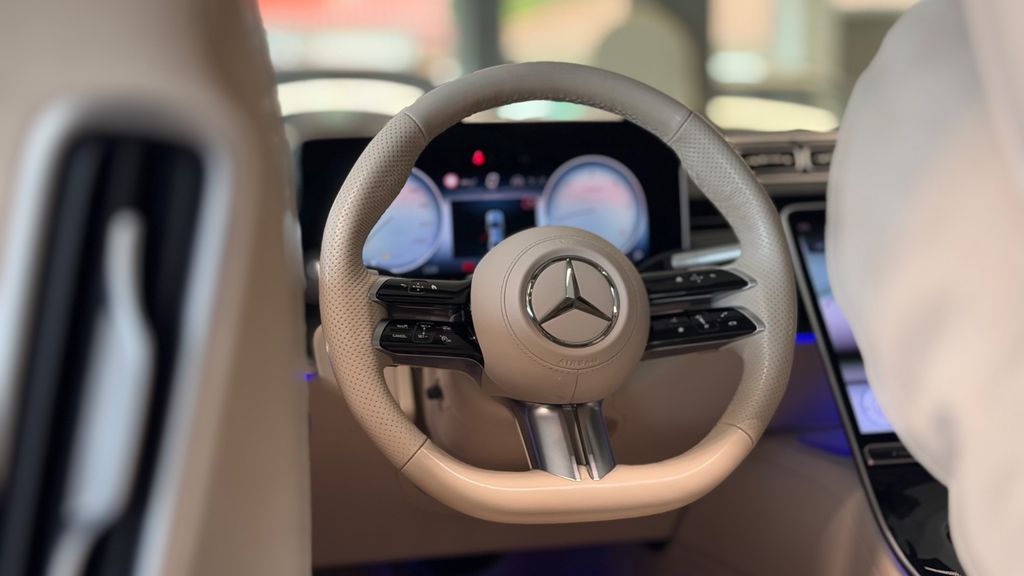 Mercedes-Benz S 400 2023 г. Серый, пробег 32000 км