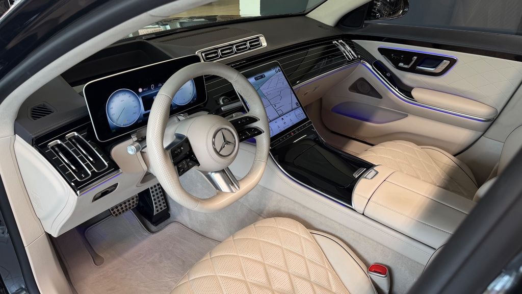 Mercedes-Benz S 400 2023 г. Серый, пробег 32000 км