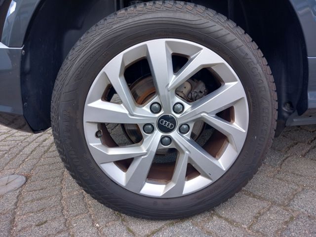Audi Q2 2023 г. Чёрный, пробег 52875 км
