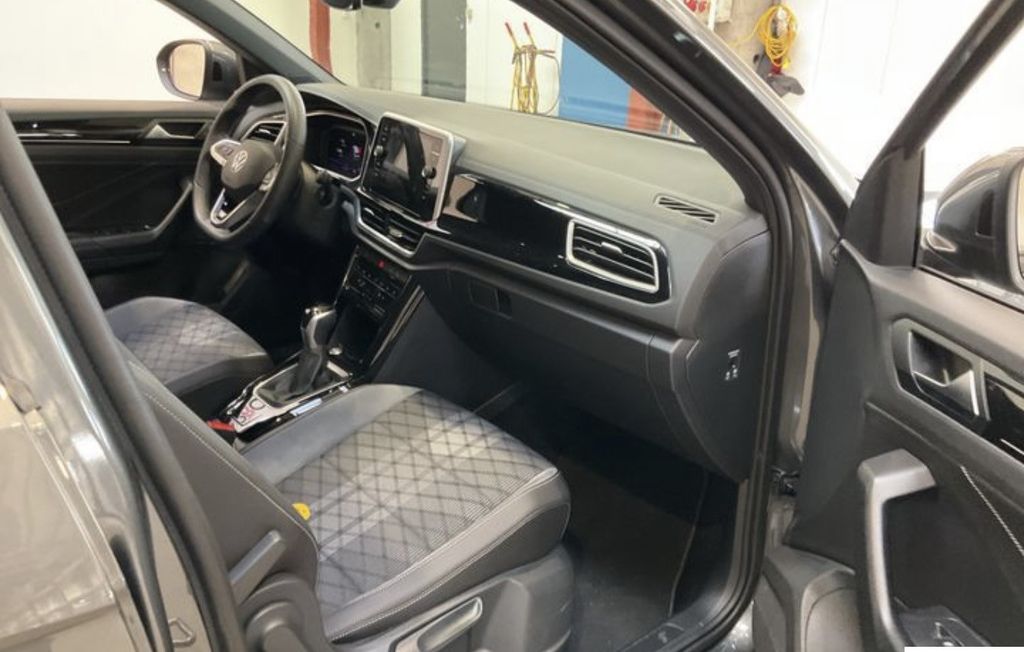 Volkswagen T-Roc 2025 г. Серый, пробег 24688 км