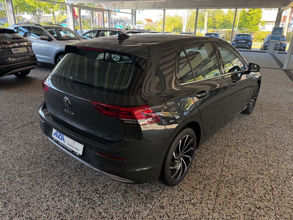 Volkswagen Golf 2024 г. Серый, пробег 25341 км