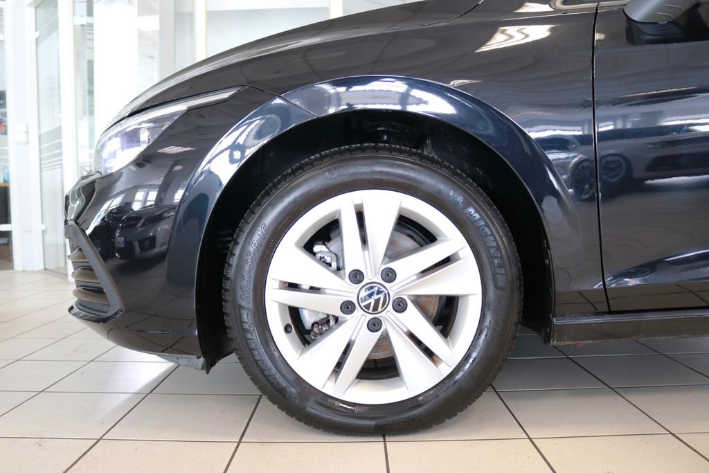 Volkswagen Golf 2023 г. Чёрный, пробег 44306 км
