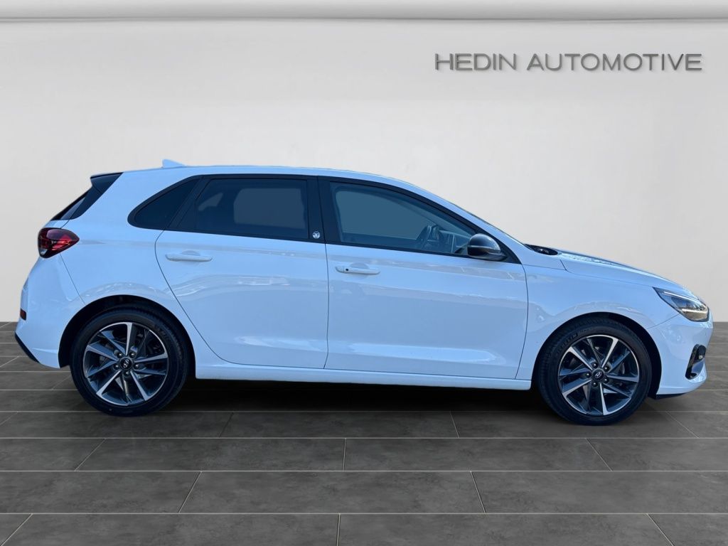Hyundai i30 2022 г. Белый, пробег 38751 км