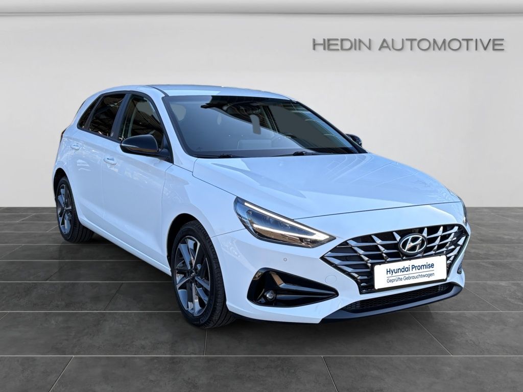 Hyundai i30 2022 г. Белый, пробег 38751 км