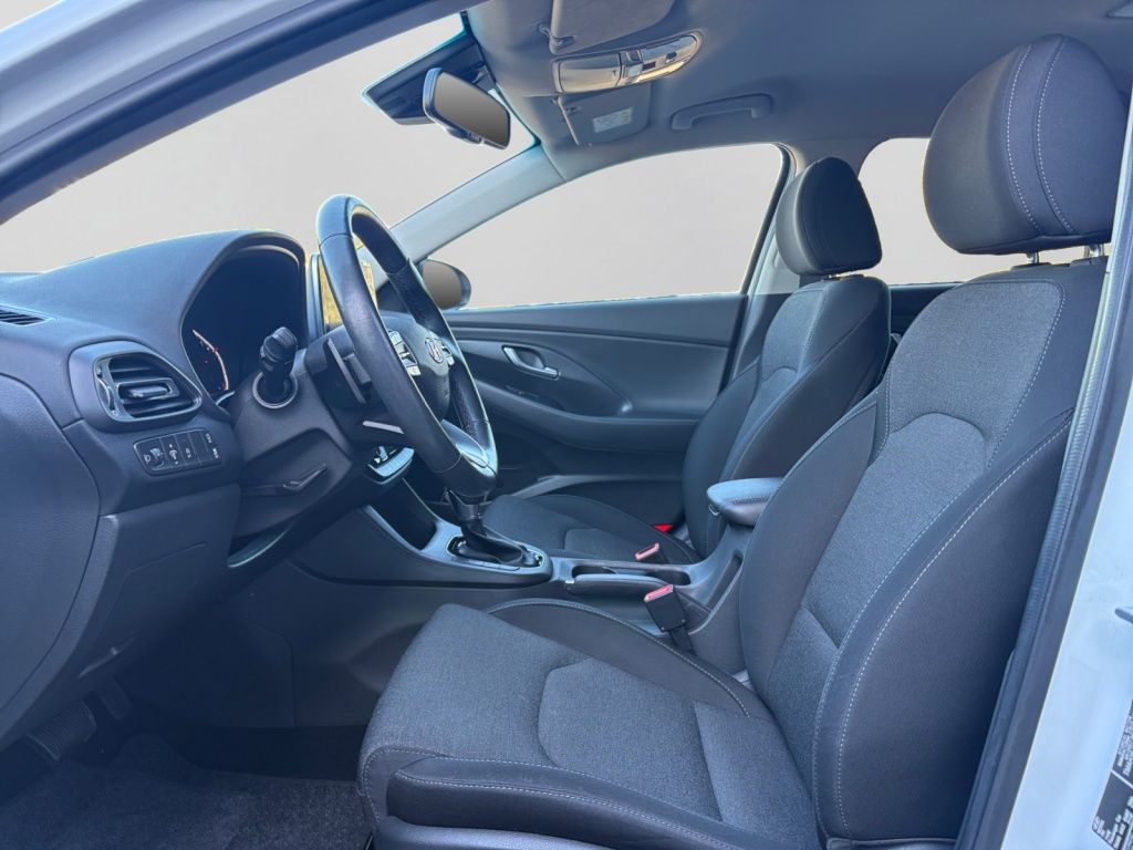 Hyundai i30 2022 г. Белый, пробег 38751 км