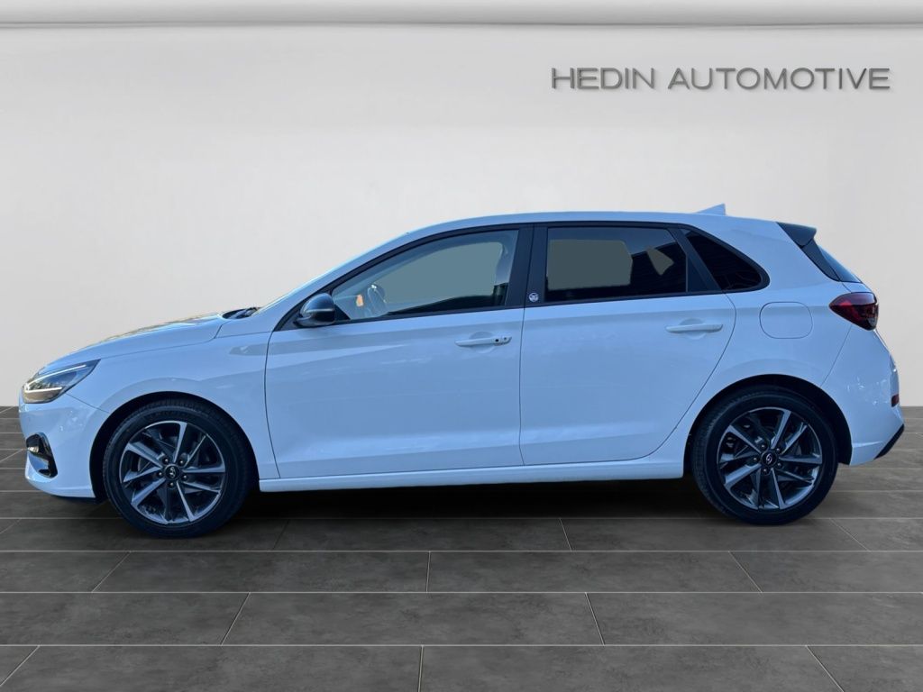 Hyundai i30 2022 г. Белый, пробег 38751 км