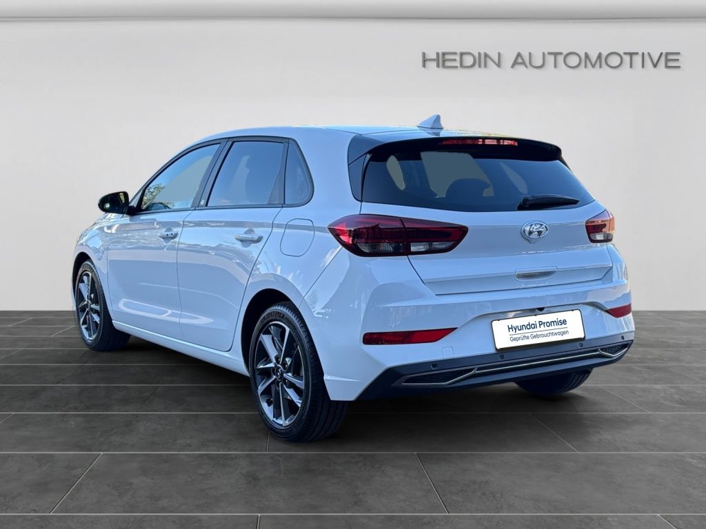 Hyundai i30 2022 г. Белый, пробег 38751 км