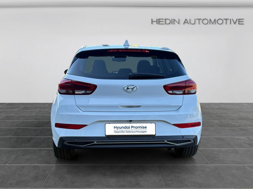 Hyundai i30 2022 г. Белый, пробег 38751 км