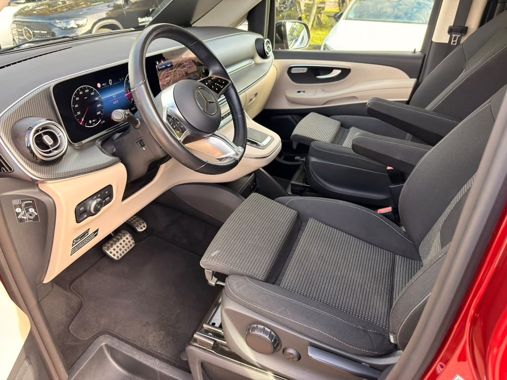 Mercedes-Benz V 250 2024 г. Красный, пробег 53375 км