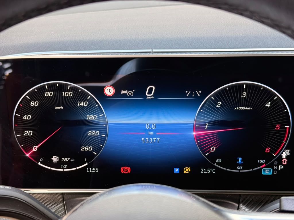 Mercedes-Benz V 250 2024 г. Красный, пробег 53375 км