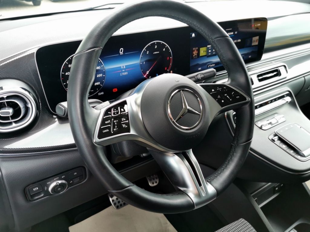 Mercedes-Benz V 220 2025 г. Чёрный, пробег 17857 км