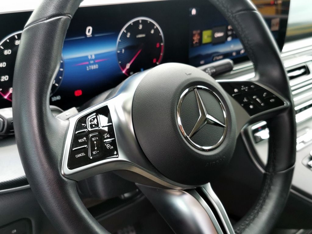 Mercedes-Benz V 220 2025 г. Чёрный, пробег 17857 км
