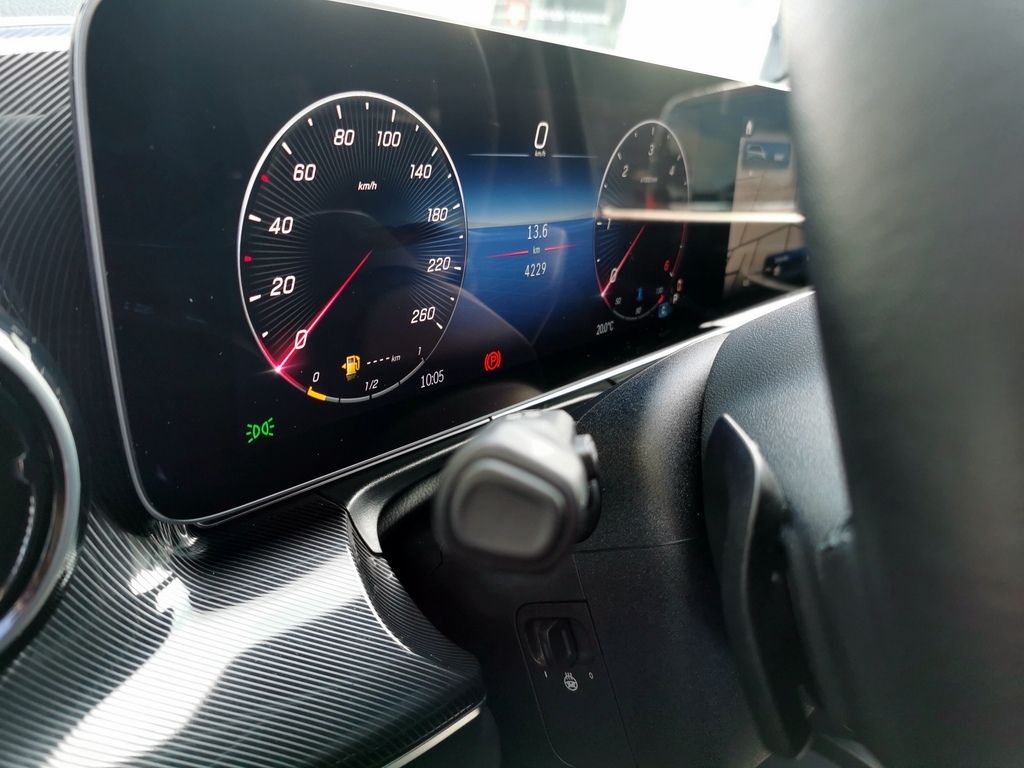 Mercedes-Benz V 220 2025 г. Серый, пробег 4215 км