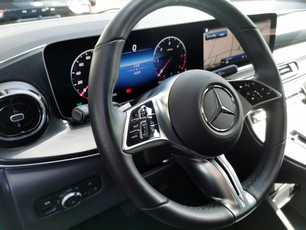 Mercedes-Benz V 220 2025 г. Серый, пробег 4215 км