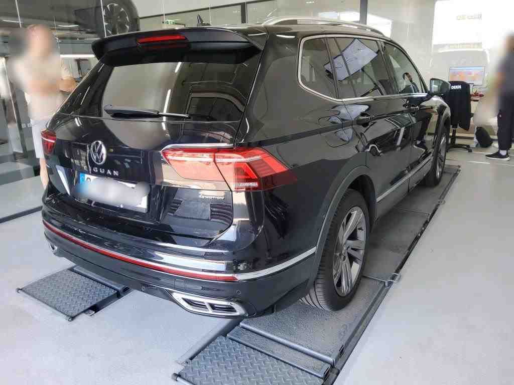 Volkswagen TIGUAN ALLSPACE 2023 г. Чёрный, пробег 56000 км