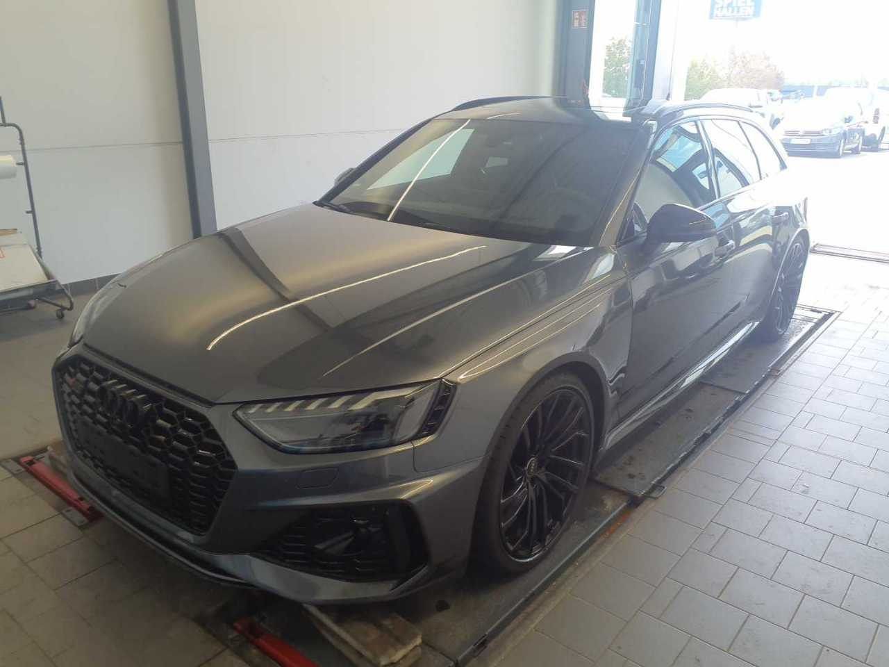 Audi RS4 2022 г. Серый, пробег 56500 км