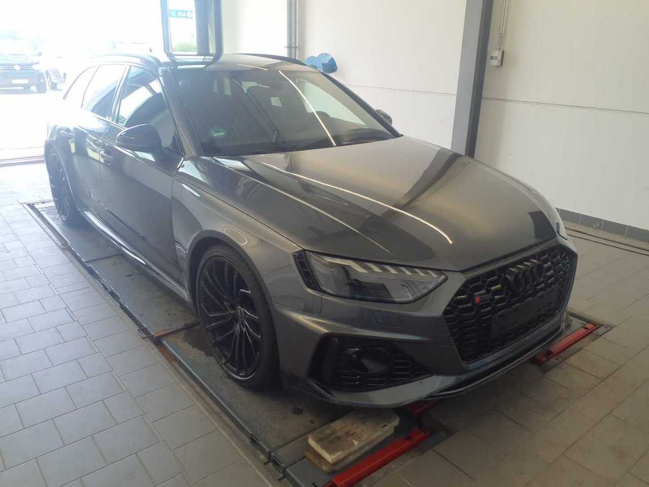 Audi RS4 2022 г. Серый, пробег 56500 км