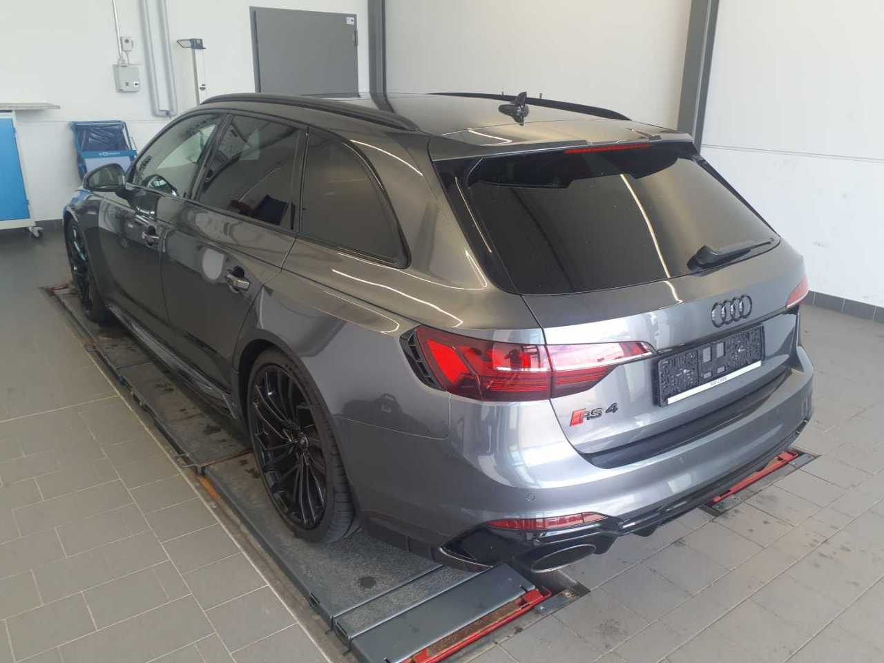 Audi RS4 2022 г. Серый, пробег 56500 км
