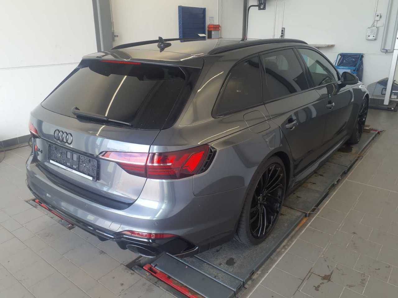 Audi RS4 2022 г. Серый, пробег 56500 км