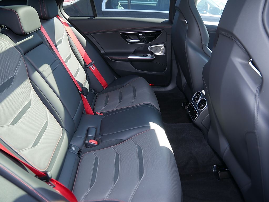 Mercedes-Benz C 43 AMG 2026 г. Белый, пробег 51990 км